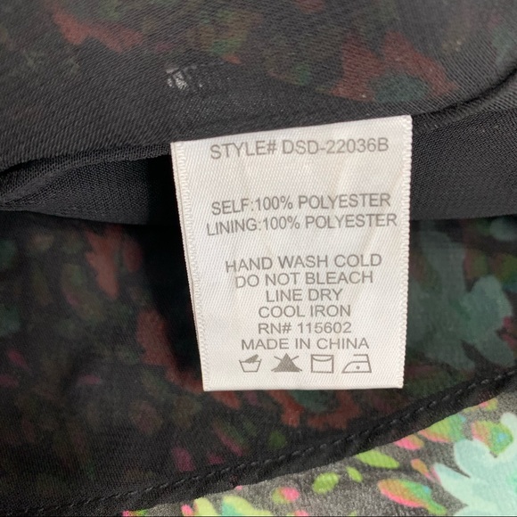 Skylar + Madison Mixed Berries Floral Smocked Mini Dress Size Medium - Picture 10 of 12